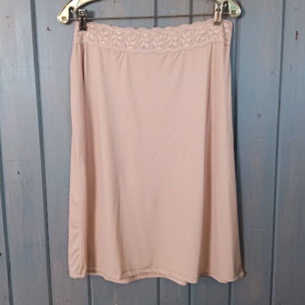 Vassarette Tan Half Slip Skirt NWOT